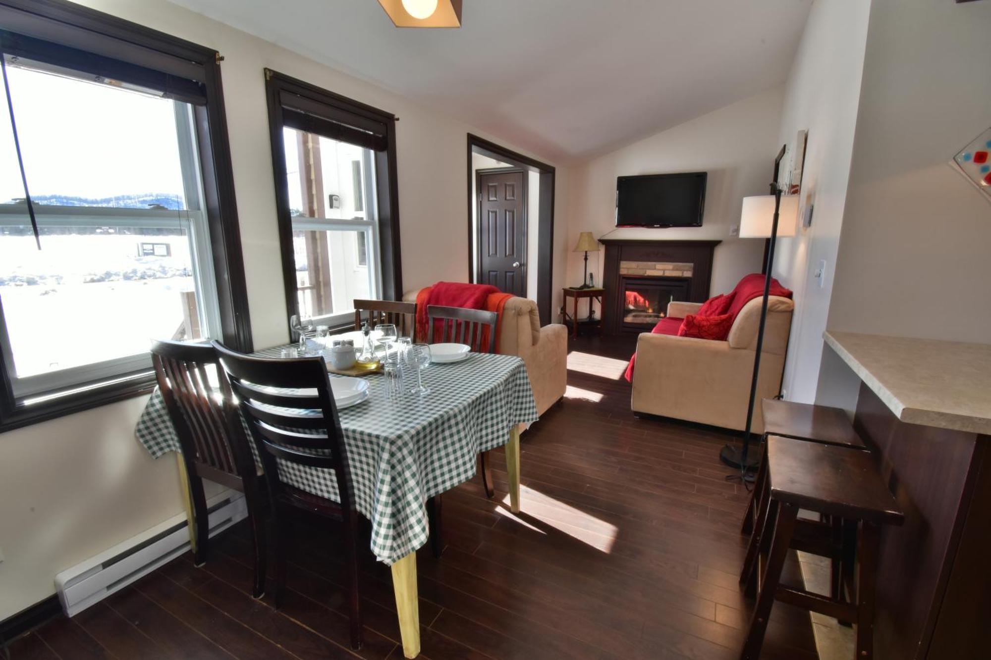 Sainte-Lucie-de-Doncaster Emme Chalets מראה חיצוני תמונה