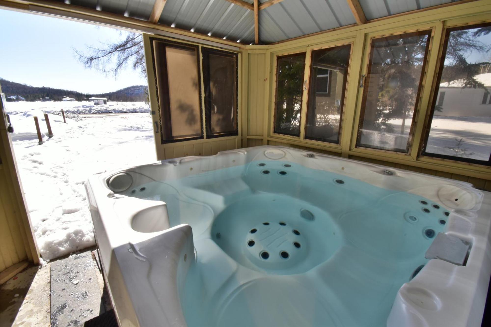 Sainte-Lucie-de-Doncaster Emme Chalets מראה חיצוני תמונה