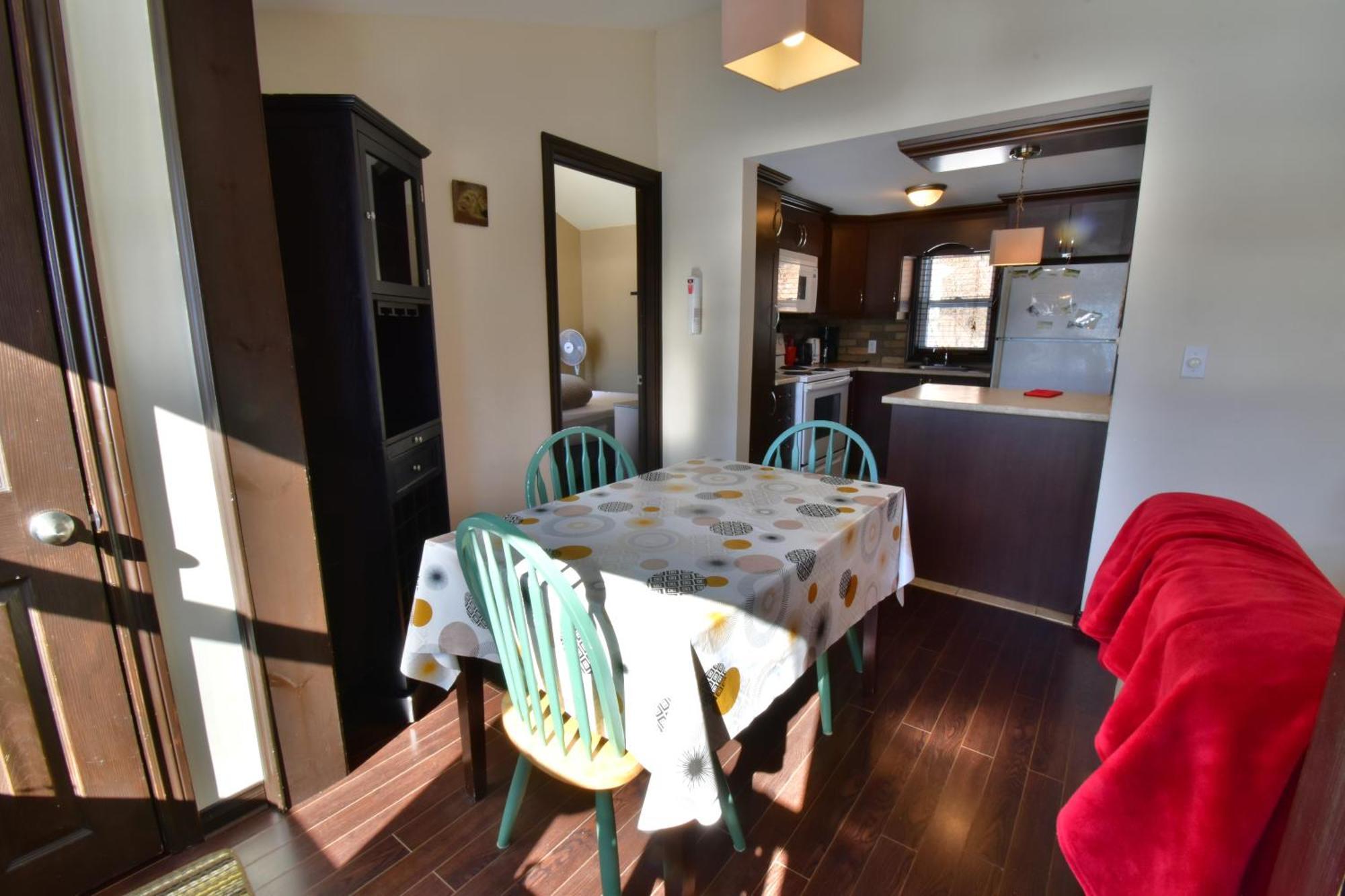 Sainte-Lucie-de-Doncaster Emme Chalets מראה חיצוני תמונה