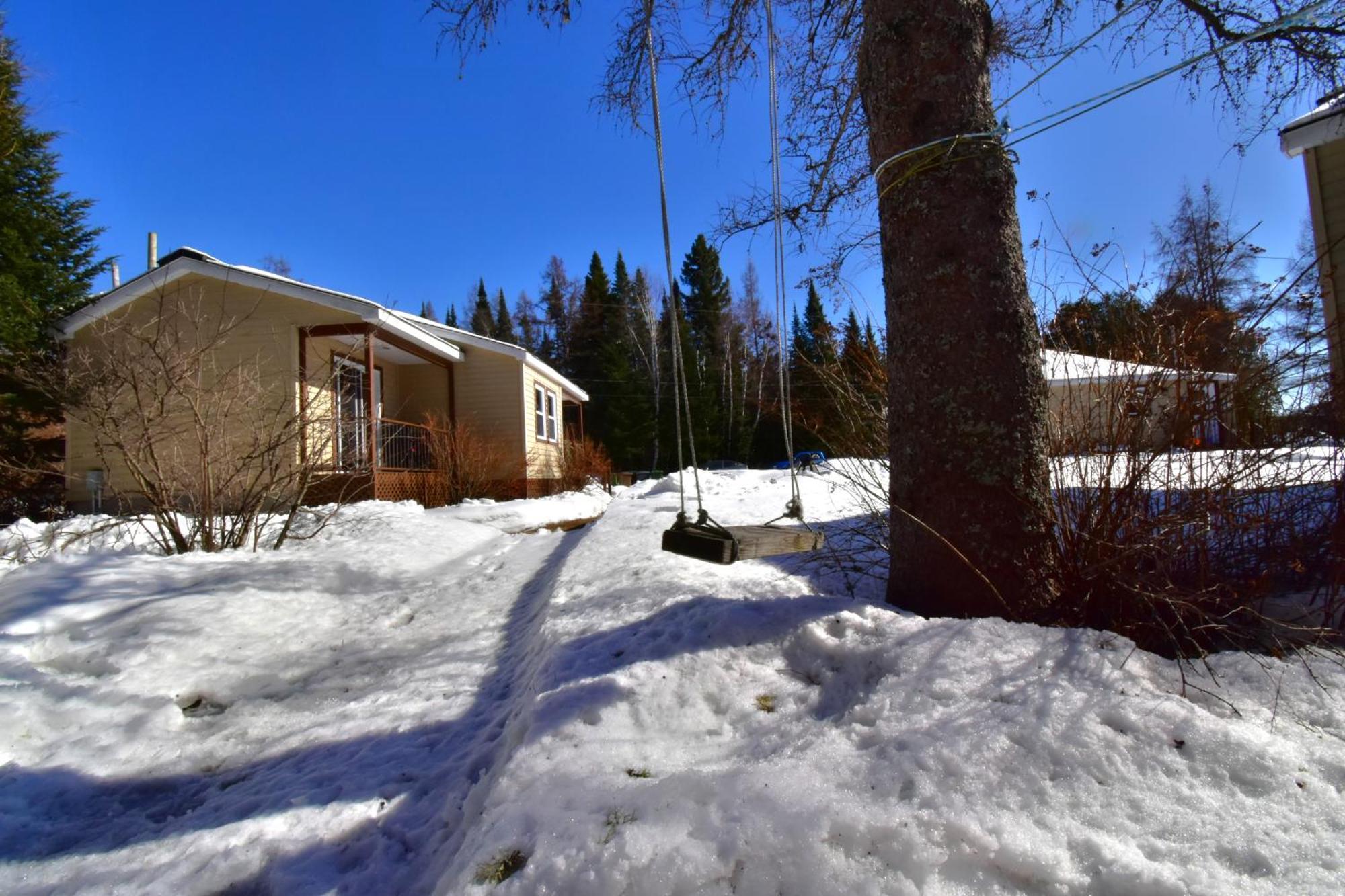 Sainte-Lucie-de-Doncaster Emme Chalets מראה חיצוני תמונה