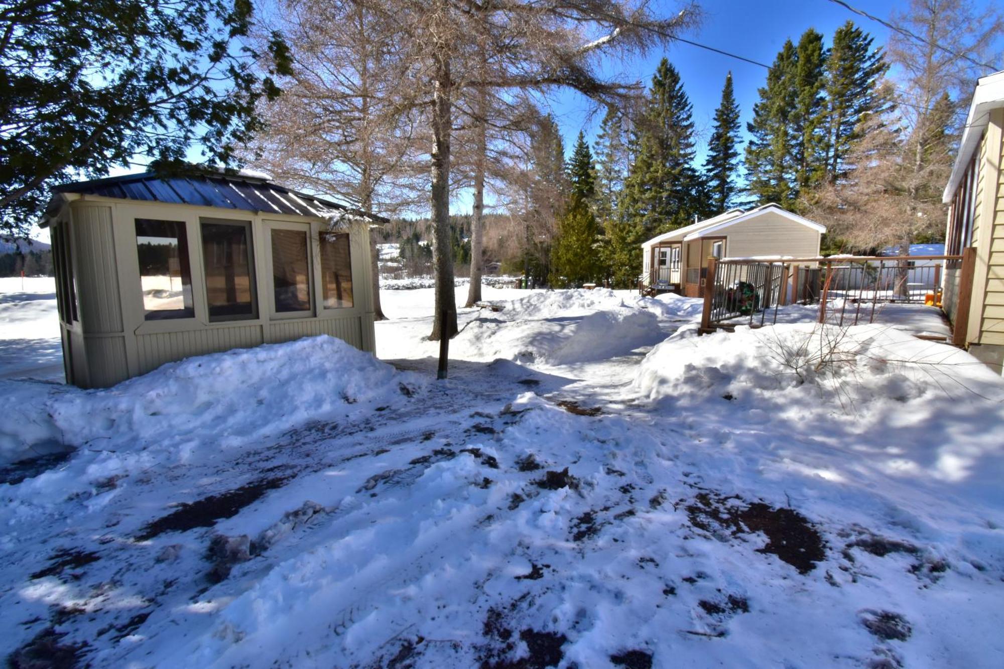 Sainte-Lucie-de-Doncaster Emme Chalets מראה חיצוני תמונה