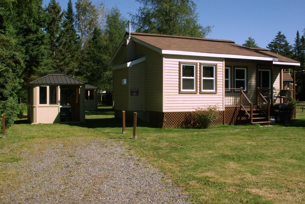Sainte-Lucie-de-Doncaster Emme Chalets חדר תמונה